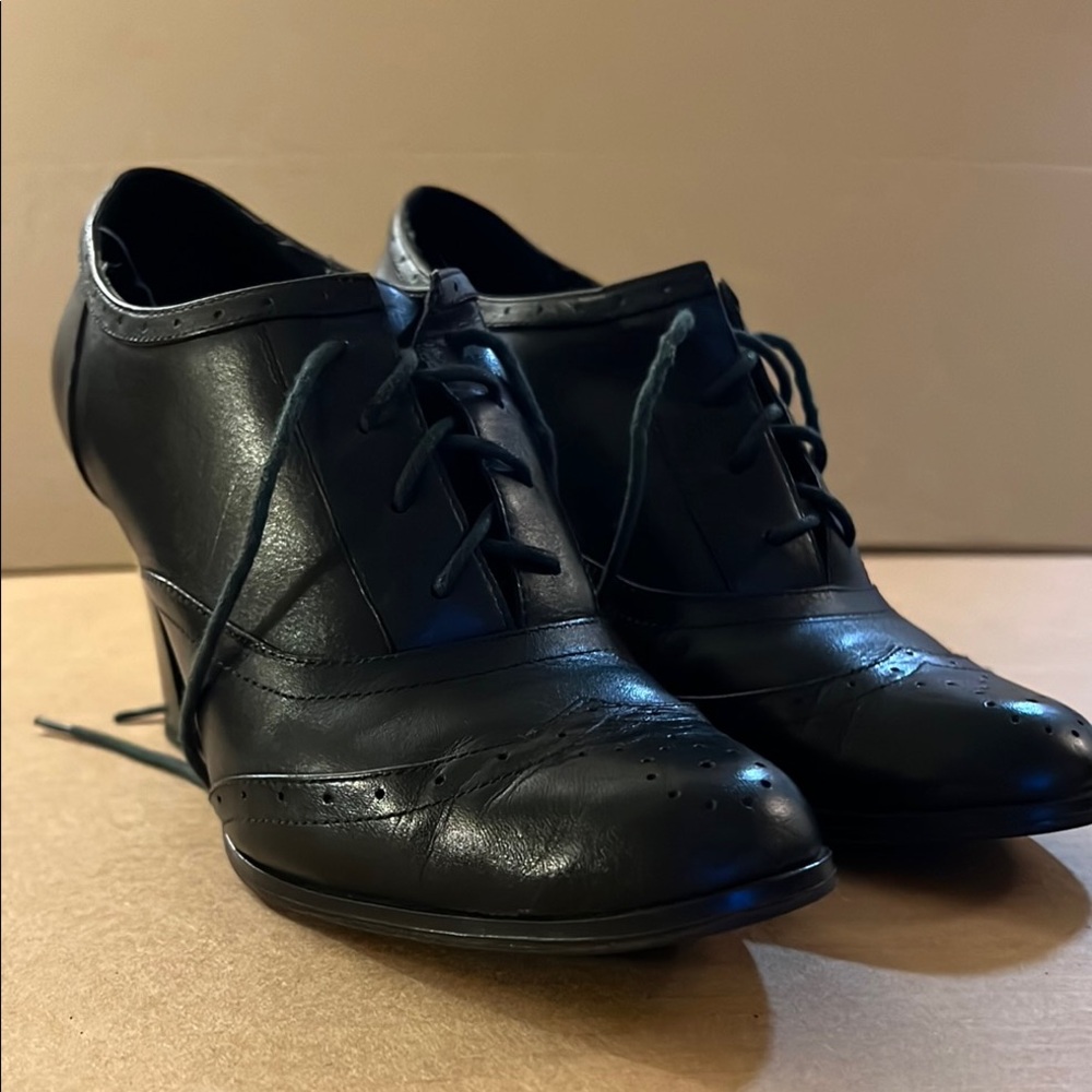 Connie Black Heels Classic Design